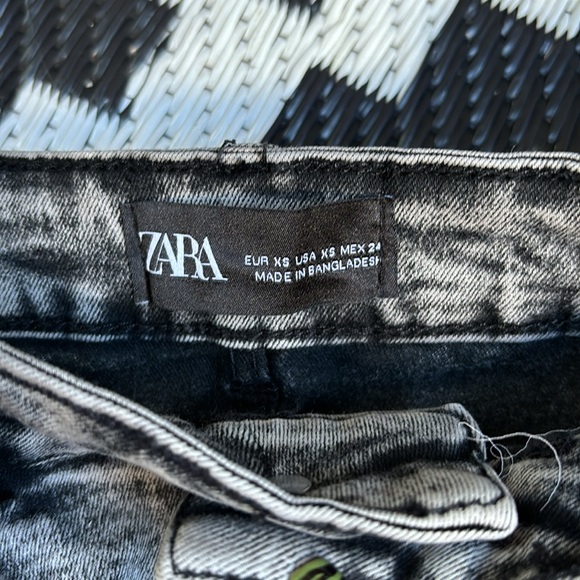 ACID WASH DENIM MINI SKIRT - Picture 3 of 3